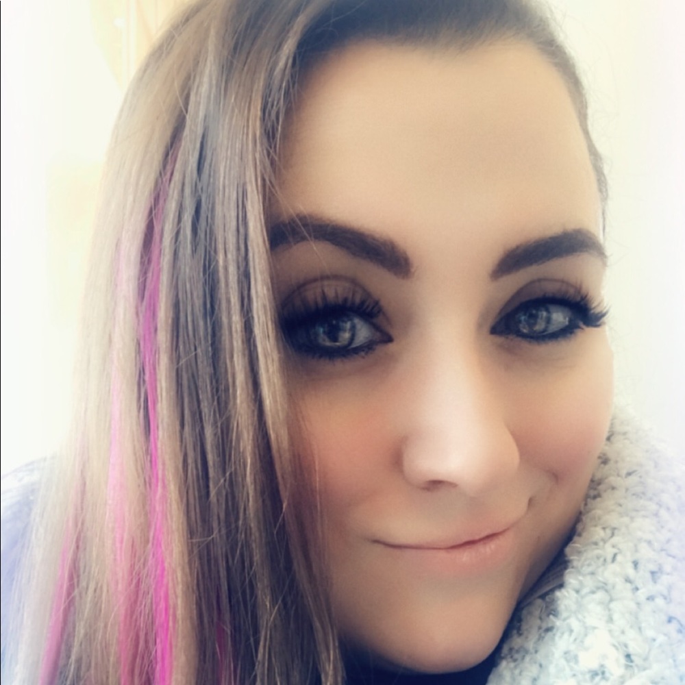 Meet your Posher, Danae